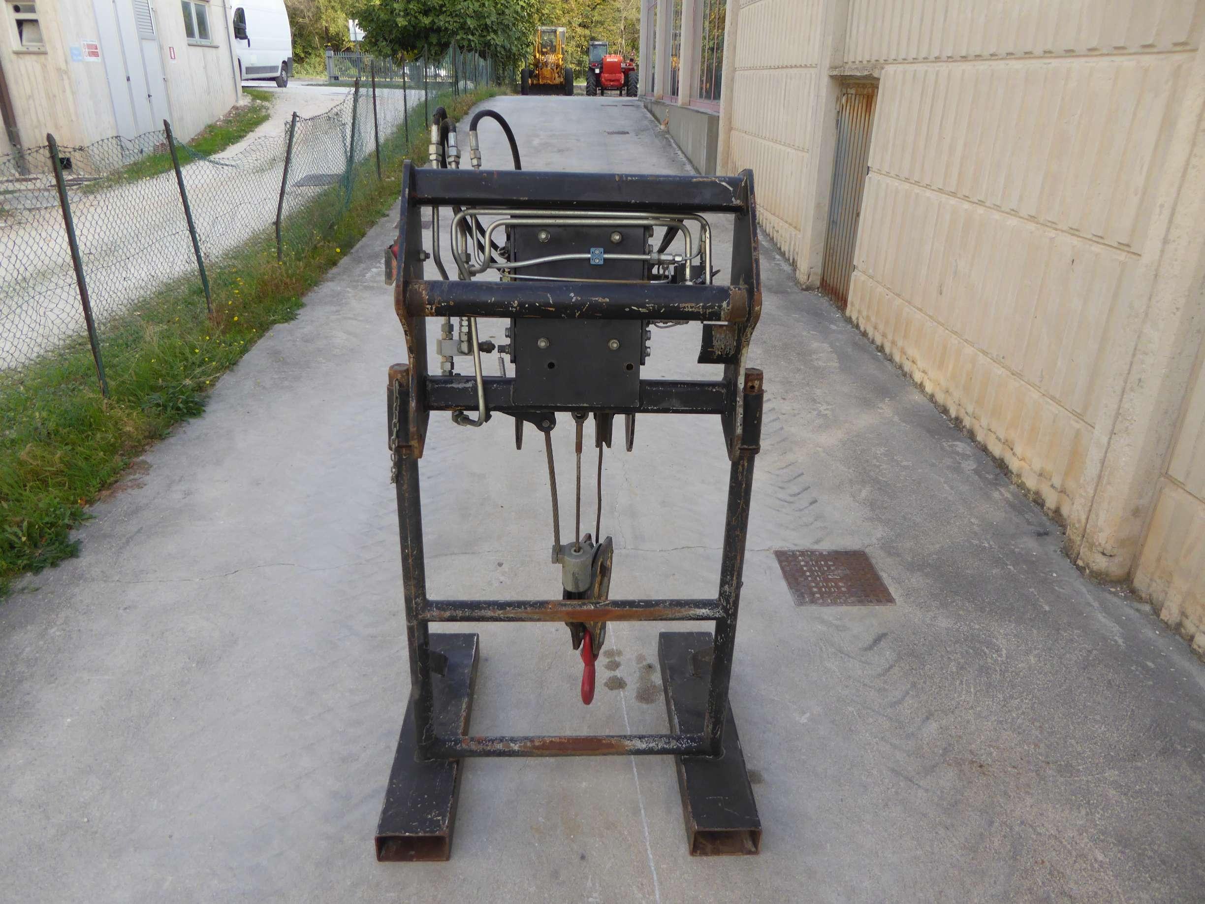 Manitou 3 Ton | Attachments - Hydraulic winch | Piccinini Macchine