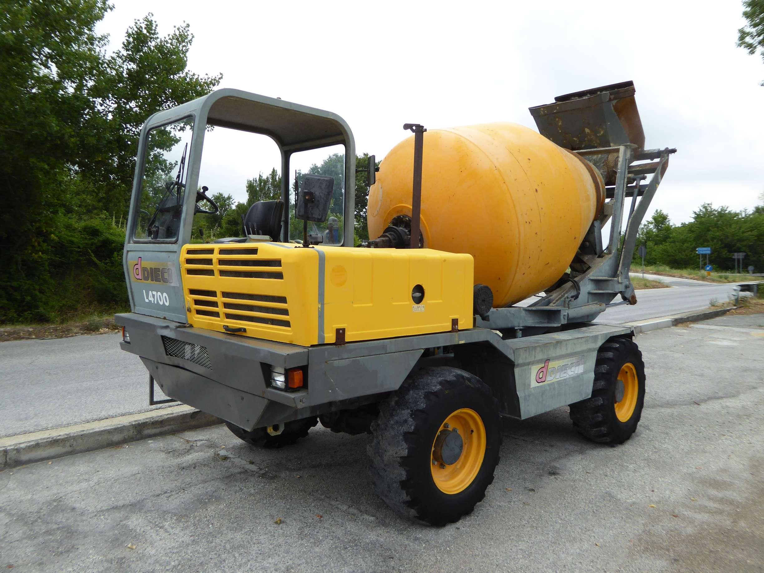 Self-loading concrete mixer - L 4700 - DIECI S.r.l.